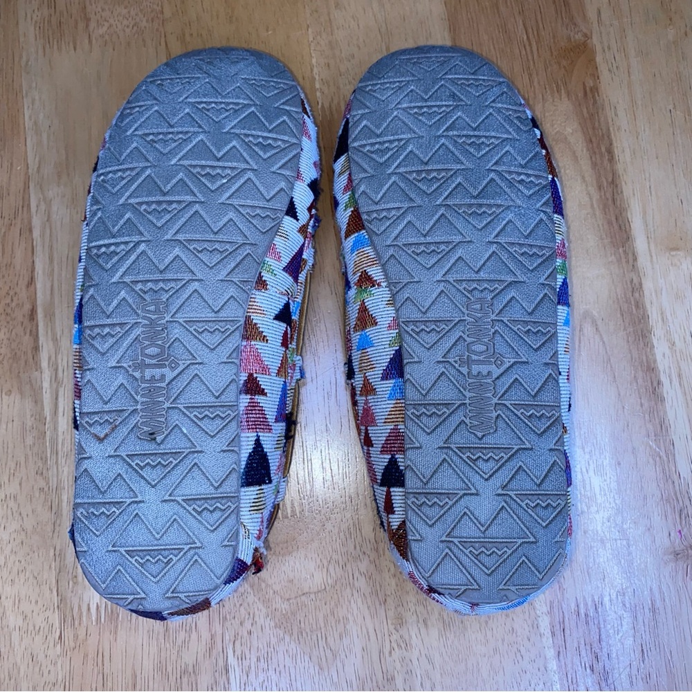 SOLD✨Minnetonka Size 6 Lodge Trapper Colorful Moccasins - Picture 7 of 7